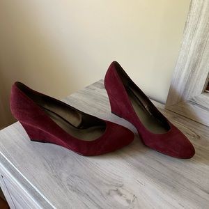 Bandolino Maroon Wedges